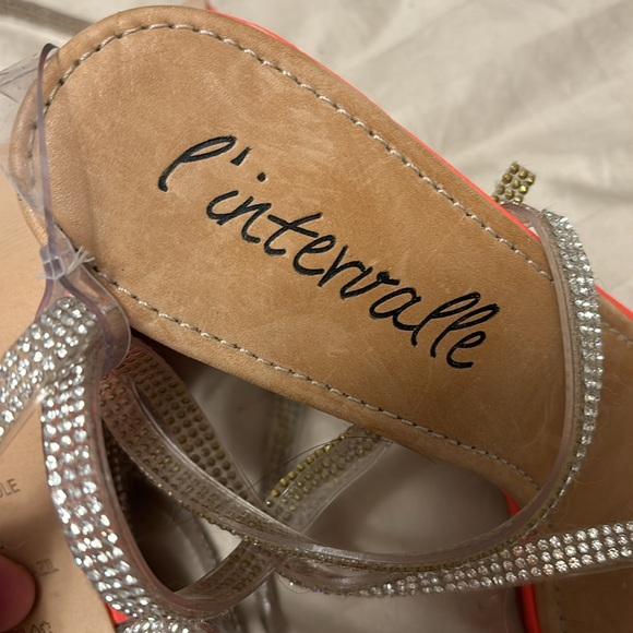 Strappy high heels - Picture 3 of 6